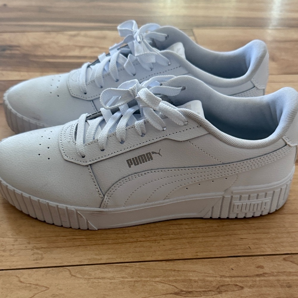 Puma carina sneakers size WMN 10